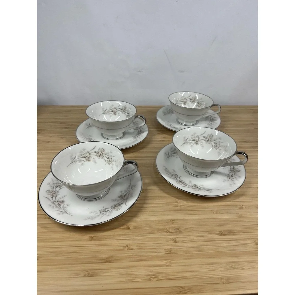 H&C Selb Heinrich Bavaria Teacups & Saucers Gray Floral Platinum Set of 4